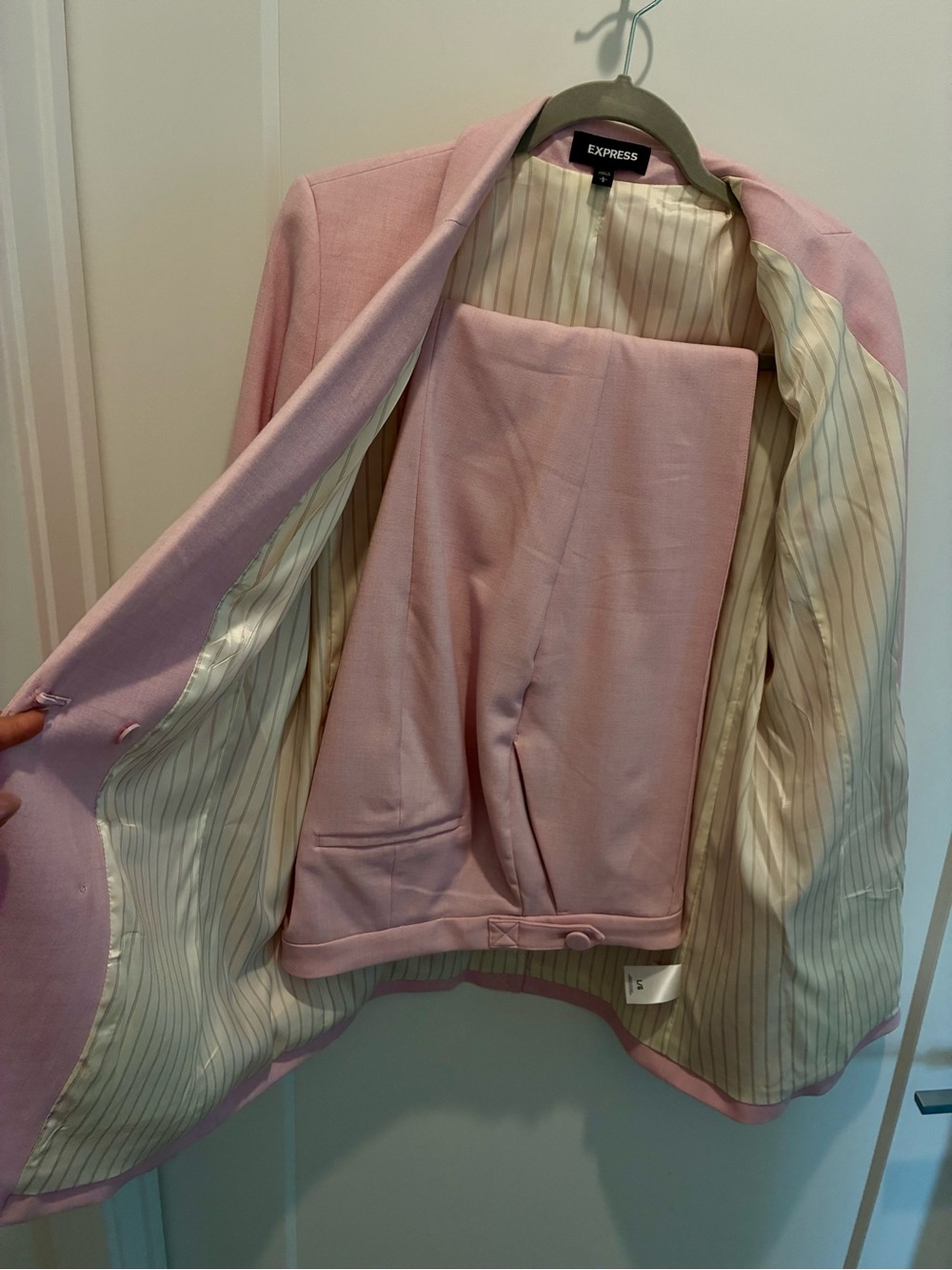 Express Pink Double-Breasted Women's Pantsuit-never worn! - Picture 2 of 6
